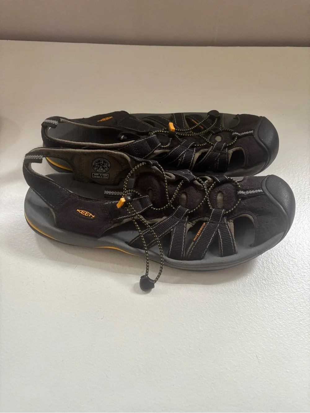 black KEEN Newport H2 Water Sport Hybrid Sandals size 13